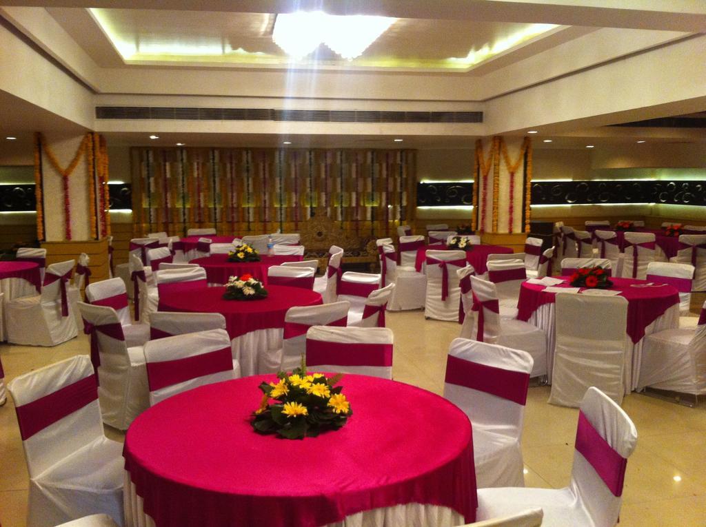 Hôtel The Rajshahi Palace à Indore Extérieur photo