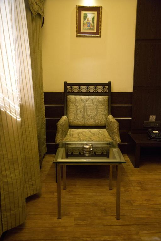 Hôtel The Rajshahi Palace à Indore Extérieur photo