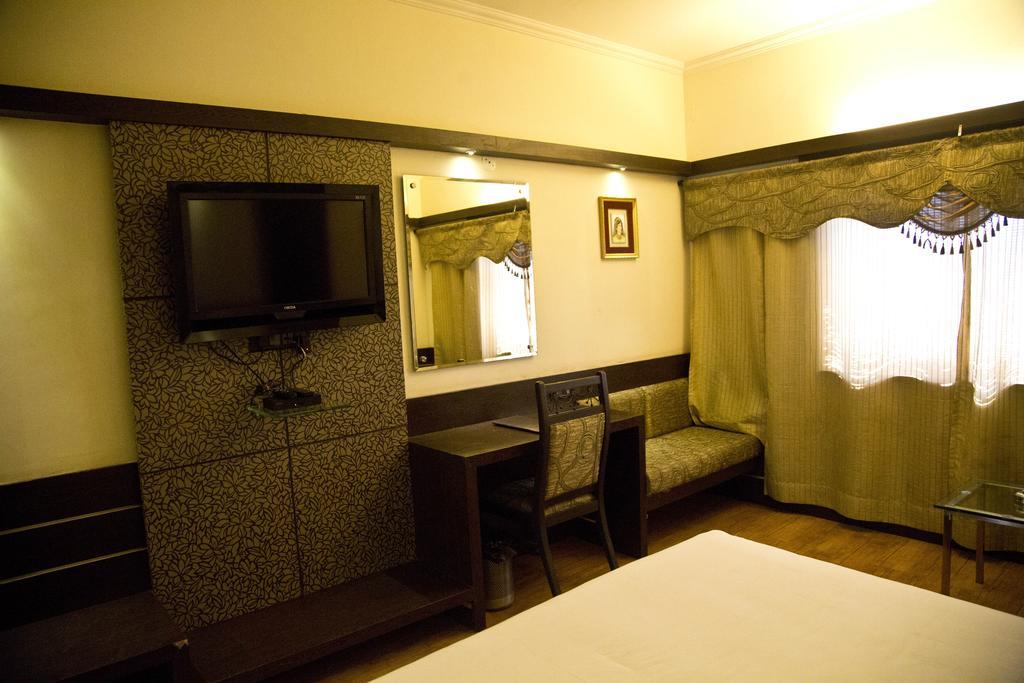 Hôtel The Rajshahi Palace à Indore Chambre photo