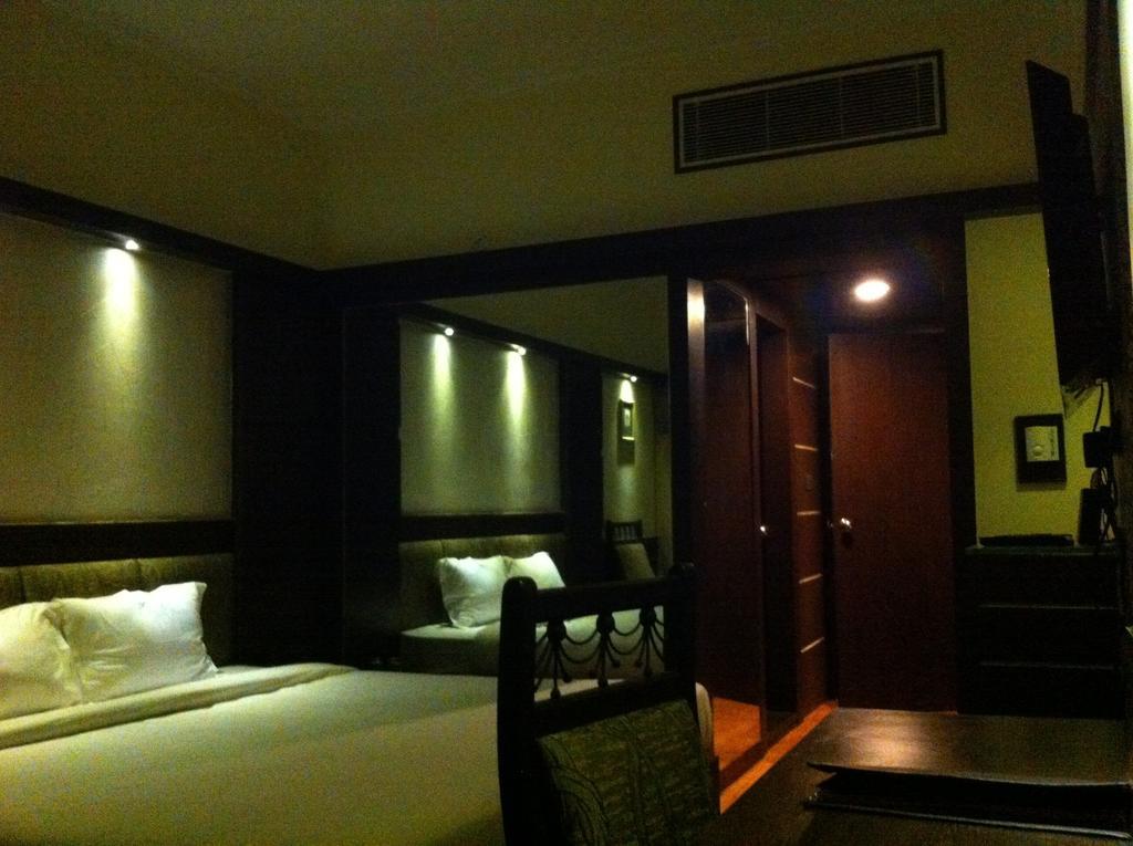 Hôtel The Rajshahi Palace à Indore Chambre photo