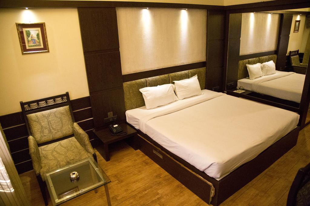 Hôtel The Rajshahi Palace à Indore Chambre photo